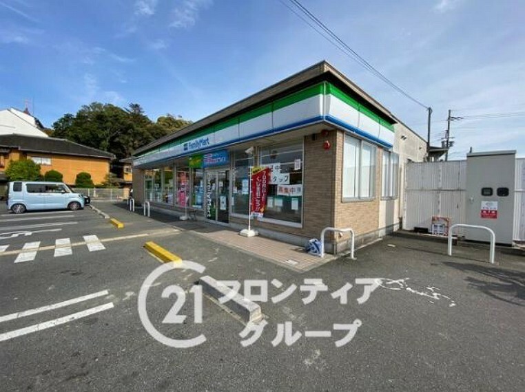 コンビニ ファミリーマート　木津川相楽店