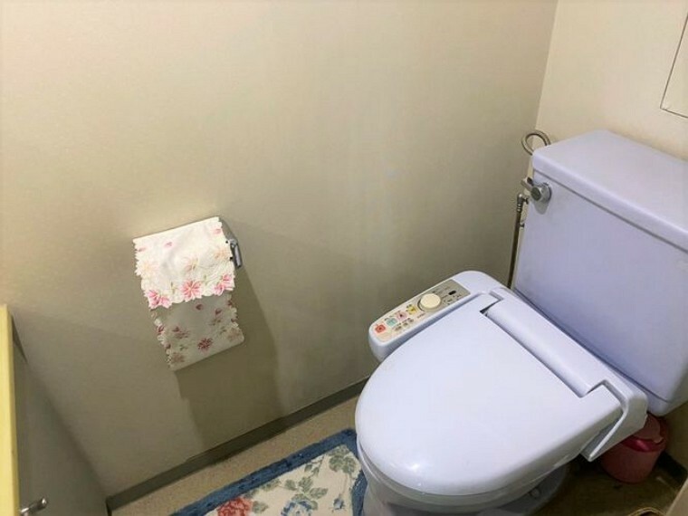 トイレ 【下階トイレ】下階トイレには、嬉しい洗面台付です。
