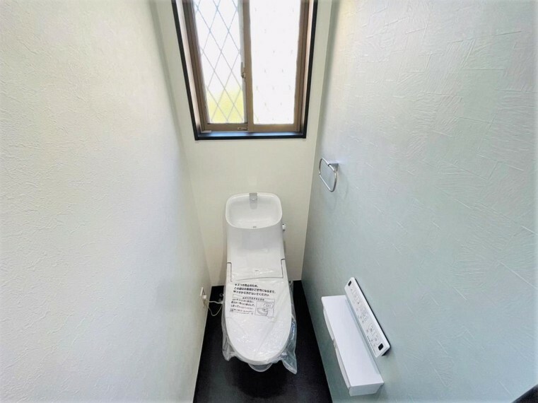 トイレ アクセントクロスがオシャレで汚れも目立ちにくいですね！