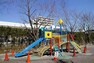 公園 つきやま公園:お子様と一緒に遊べる公園が徒歩5分！（360m）