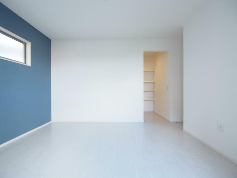 寝室 2F洋室には収納スペースが各居室1つ以上はあり、楽々収納できます（^^）/