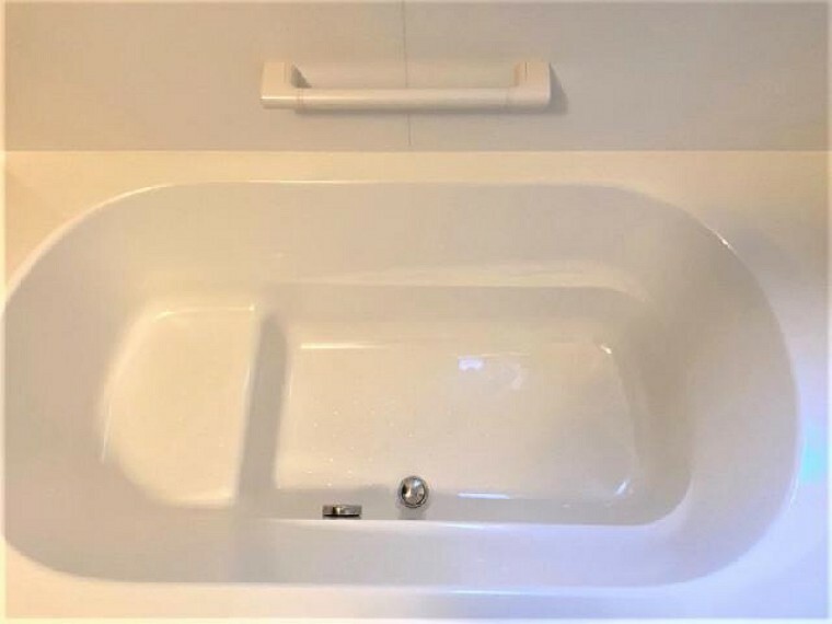 下野市仁良川D号棟:浴室（同形状・同仕様写真）・・・ゆったりとした入浴スペース。足を伸ばしてはいれるので1日の疲れを癒してくれます。浴室乾燥機もついているので雨の日も安心してお洗濯ができます。