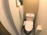 トイレ 【1階トイレ】 もちろんウォシュレット付きです。自分だけのスペースとしてもいいですね。