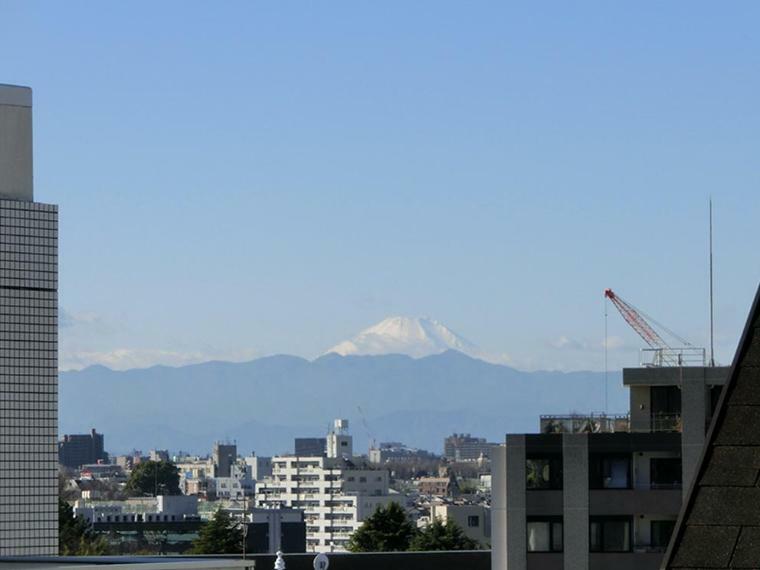 バルコニーから富士山が見えます。