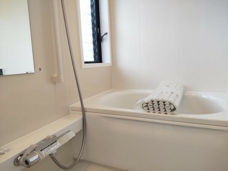 浴室 【リフォーム済】浴室　浴室は0.75坪タイプのハウステック製ユニットバスに新品交換します。新しいお風呂で迎える新生活が楽しみですね。