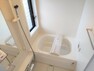 浴室 【リフォーム済】浴室　浴室は0.75坪タイプのハウステック製ユニットバスに新品交換。新しいお風呂で迎える新生活が楽しみですね。
