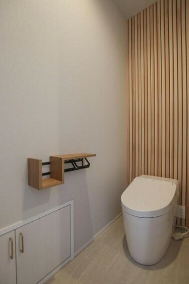 トイレ 【トイレ】木材を使った温かみのある落ち着いた雰囲気のトイレ！