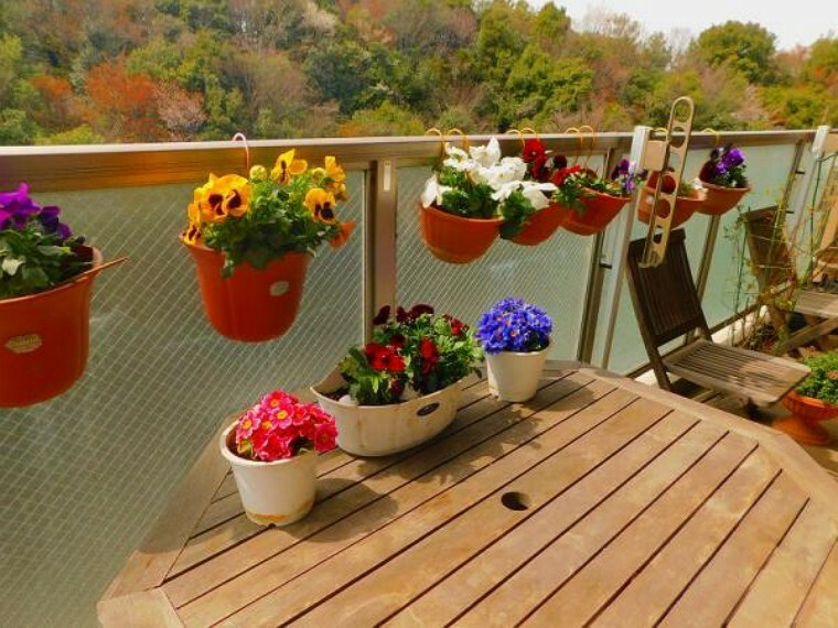 バルコニー バルコニーには、お花の水やりやお掃除に便利なシンク付きです。