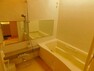 浴室 浴室はワイドミラーで高級感と奥行が生まれ、空間が広く感じられる効果があります。