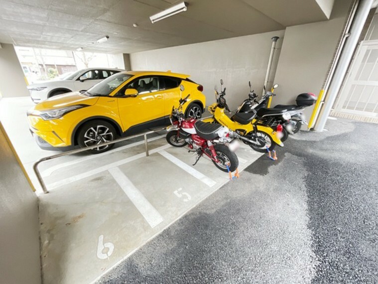 駐車場 バイクも置ける駐車スペース。
