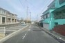 現況写真 物件の南側前面道路（西側から）［2022年3月7日撮影］