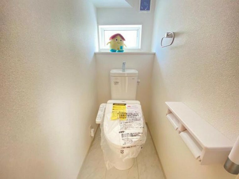 同仕様写真（内観） 【同仕様写真】ウォシュレットなど多機能が付いたお手入れしやすい快適なトイレ。