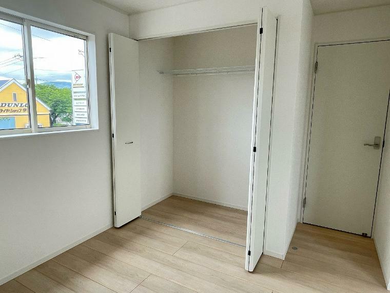 収納 【主寝室収納】 大容量の収納スペース。生活空間がスッキリ片付きます。