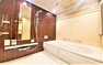 浴室 体を洗う、温まるだけの場所から心身ともに快適な空間へと進化したバスルーム。一日の疲れが癒される優雅な時間を堪能してください。