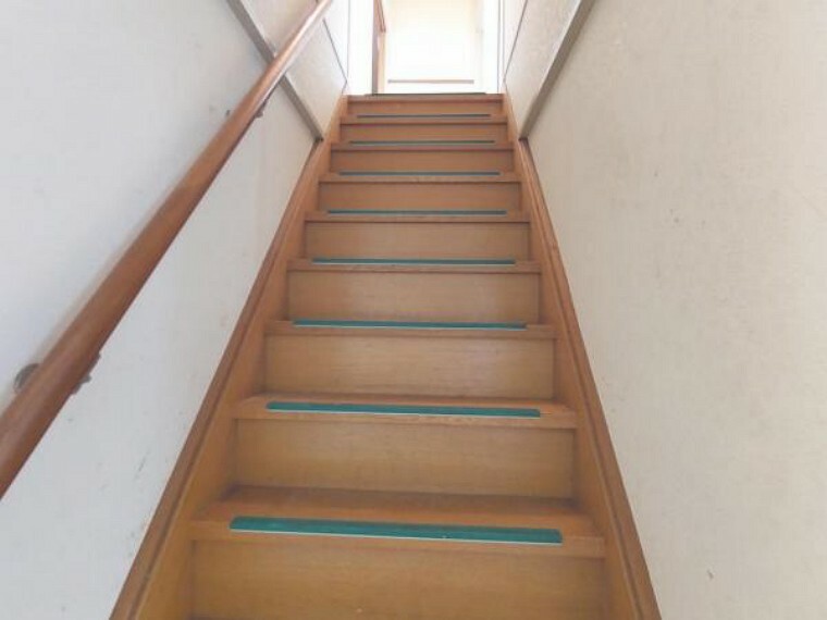 【リフォーム中写真 5/15撮影】階段写真。手すりを新設するので安心して昇り降りができます。