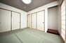 和室 廊下にも出られる2WAY和室はフルリフォーム。客間や寝室に、リビングの一部にも使えて大変便利です。