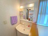 洗面化粧台 2階にも洗面スペースがあるので、忙しい朝の身支度の時間などに便利