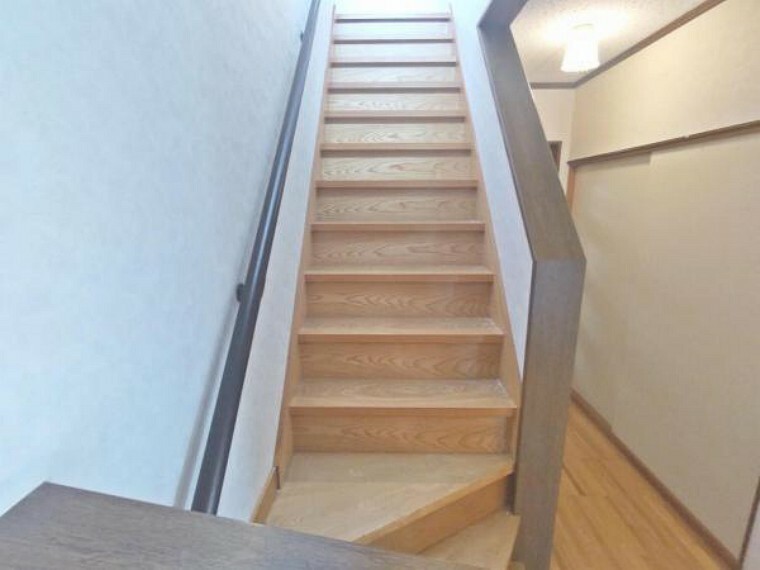 【リフォーム中写真 5/28撮影】階段写真。手すりを新設するので安心して昇り降りができます。