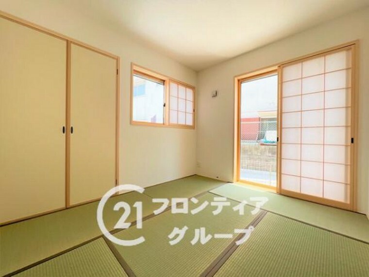 和室 新しい畳の香りのするタタミスペースは、使い方色々。客室やお布団で寝るときにぴったりの空間ですね。