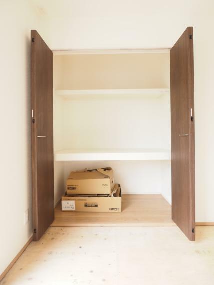 和室 収納スペースはたっぷりありますのでお布団などの収納できます。