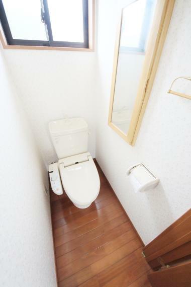 トイレ 2階トイレ　収納があり、スッキリ片付きますね（*^^*）