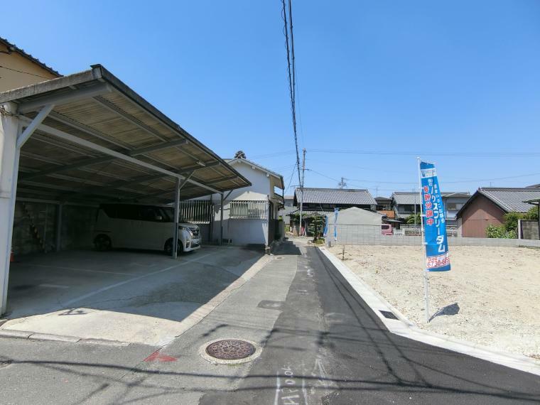現況写真 ～リベロスクウェア吉田III～ 前面道路写真 イオンタウン東大阪まで徒歩9分（657m）です！ 店内にはいろいろな専門店が入っており、お買い物もらくらくです！