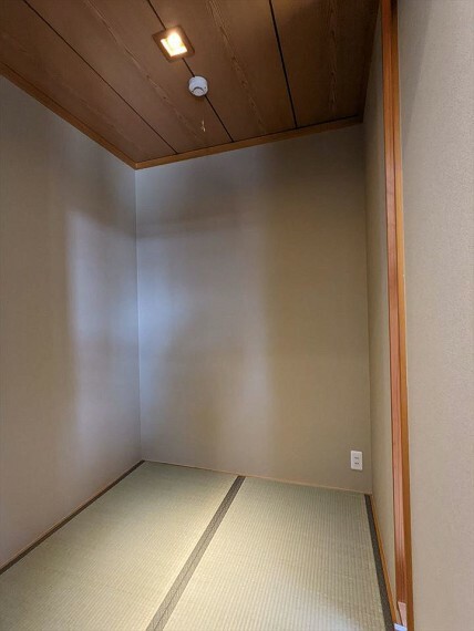 和室 1階:2帖の和室です。 しっとりと落ち着いた雰囲気の和室