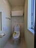 トイレ 2階:トイレ便器取替済！ トイレには快適な温水洗浄便座付 タオルリングやペーパーホルダーも完備です　