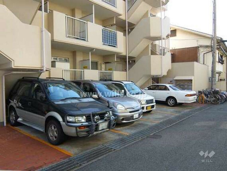 敷地内駐車場 敷地内駐車場（屋外平面式）