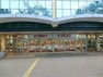 スーパー 湘南とうきゅう 昔ながらのショッピングセンターゲームコーナー、ボウリング場、百円ショップ、ニトリ、コーナン等生活に必要な物は大体揃い便利