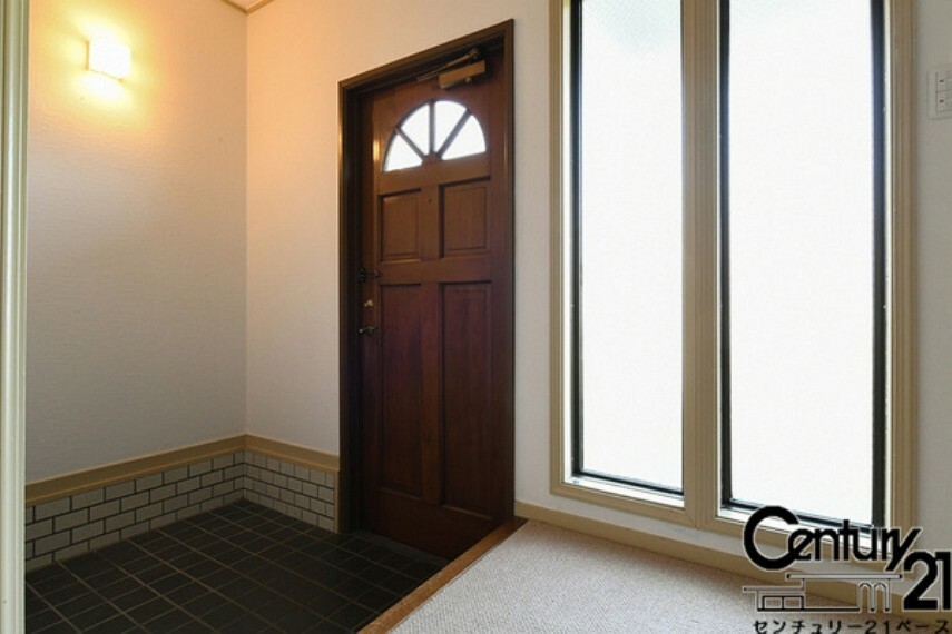 玄関 ■現地撮影写真■スッキリとした明るい玄関が家族やお客様を迎えてくれます！