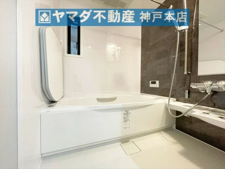 浴室 ミストサウナ付き浴室暖房乾燥機、追い炊き機能付きでいつでも温かいお風呂に入れますね。