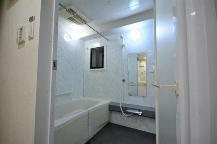 浴室 白を基調とした清潔感のある浴室です！