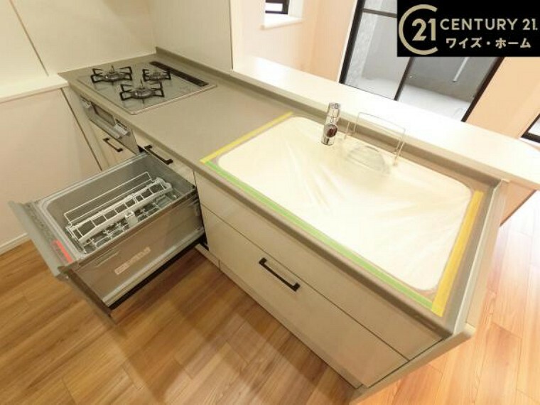 ダイニングキッチン 食器洗浄乾燥機 家事の時間を短縮できる優れもの。さらに節水・節約を同時に行うことができるので、大変人気があり重宝します