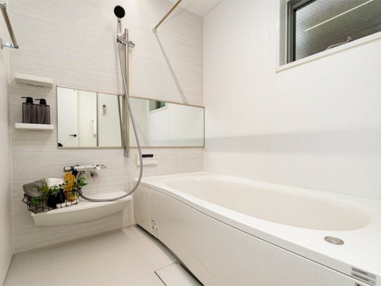 外観・現況 【当社施工例】シンプルで清潔感のある浴室で1日の疲れをリフレッシュできますね