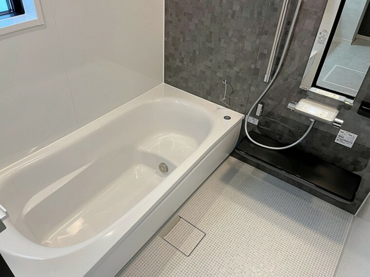 浴室 エコベンチ浴槽を採用！快適な半身浴のためのベンチスペースは節水にも効果を発揮します