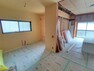居間・リビング 【リフォーム中写真6月26日撮影】現状台所は隣接する和室とつなげ、LDKに拡張致します。床のフローリング貼り、壁・天井の下地処理が終わりました。