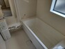 浴室 【リフォーム済】浴室は1坪タイプのハウステック製ユニットバスに新品交換しました。スイッチひとつで追い焚き、足し湯ができるお風呂リモコンを設置。快適なバスタイムを堪能してください。