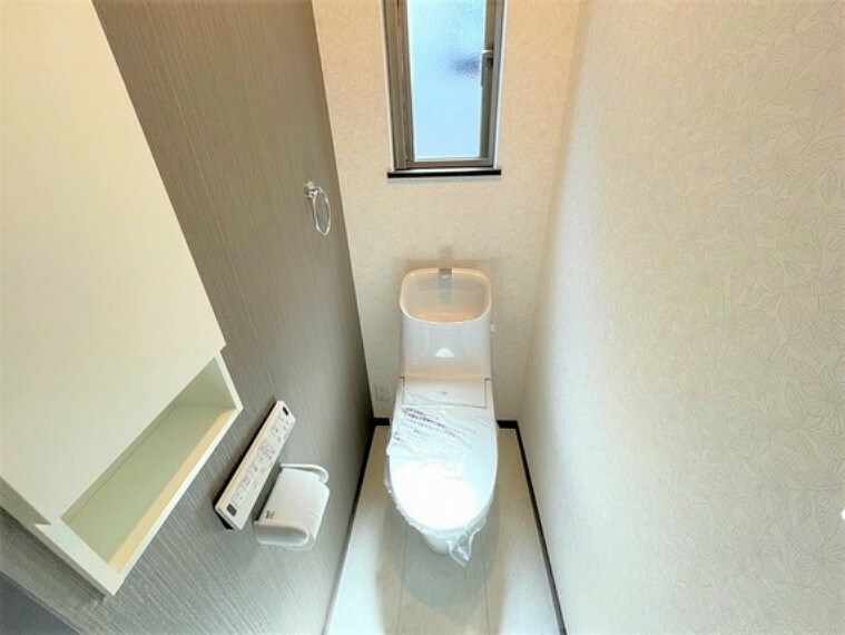 トイレ 【2階トイレ】温水洗浄機付で快適なレストルーム