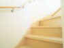 同仕様写真（内観） 階段　同仕様 小さなお子様からご年配の方まで安心の手すり付き階段　