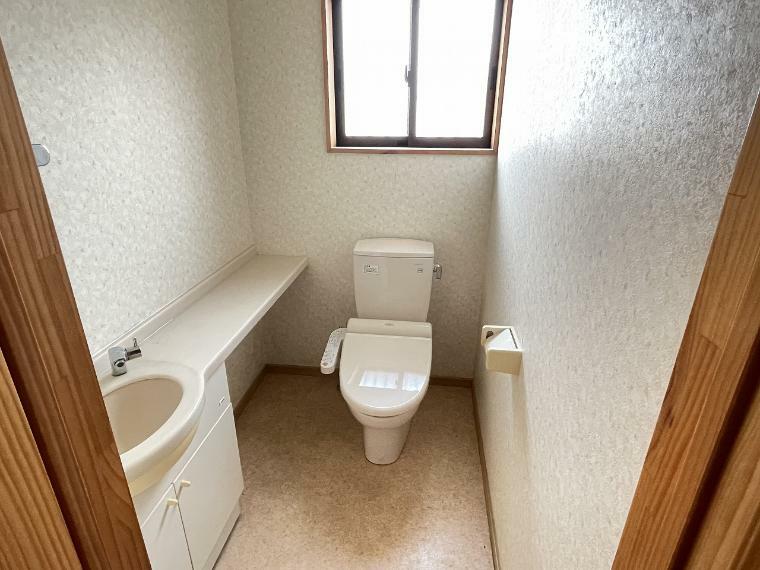 トイレ 女性用トイレ、広いスペースになっております