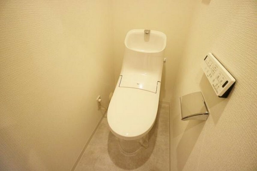 トイレ （トイレ）シャワートイレで快適な毎日を迎えられそう＾＾！汚れがツルンと落ちてお手入れラクラクです！