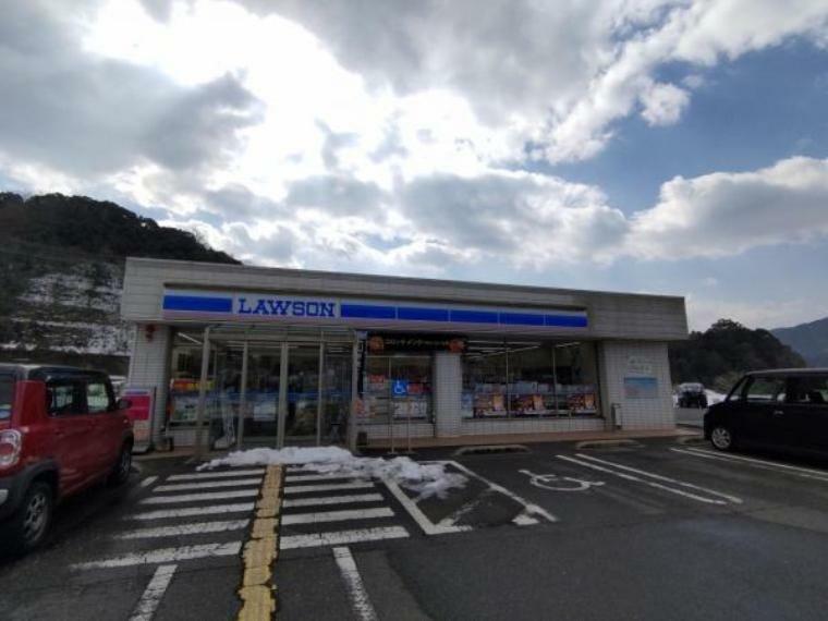 コンビニ 【周辺環境】ローソン三朝温泉店様まで約3500m。（車で約9分）ちょっとしたお買物に便利ですね。