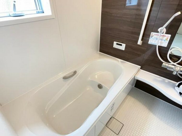 同仕様写真（内観） 【同仕様写真浴室】浴室は1帖タイプでくつろぎやすさはそのままに、節水型の浴槽を採用！