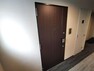 玄関 【玄関扉】デザイン性も良い2重ロックの玄関ドア