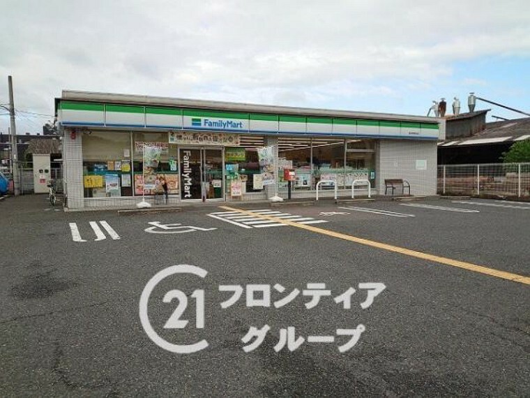 コンビニ ファミリーマート　桜井安部木店
