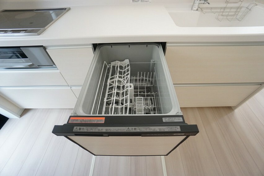キッチン 家事の時間が短縮できる食器洗浄乾燥機付。後片付けもラクラクです。