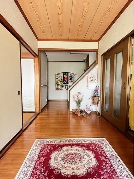 玄関 日本家屋らしい広々した玄関です。