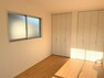 寝室 【施工例】寝室には大きな収納スペースがあり、室内を広々と利用できます！
