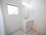 洗面化粧台 収納スペースが豊富な三面鏡タイプの洗面台